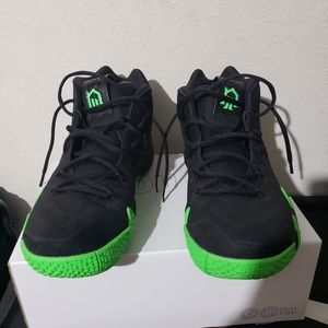Kyrie 4